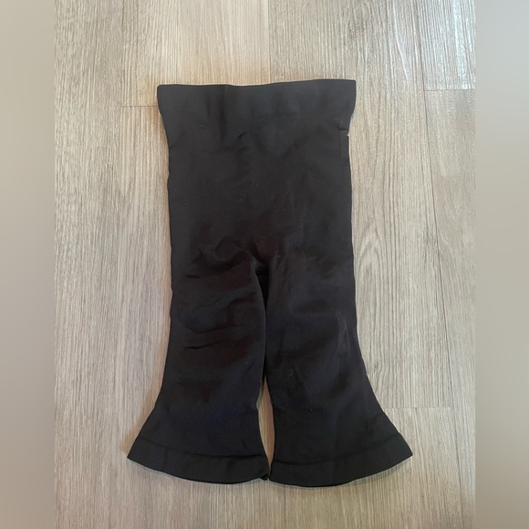 SKIMS Other - NEW Skims Sculpting Mid Thigh Bodysuit Shorts Black Size S/M